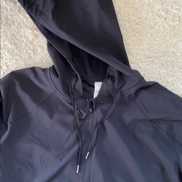 Cute athletic pullover shell - Picture 2 of 4